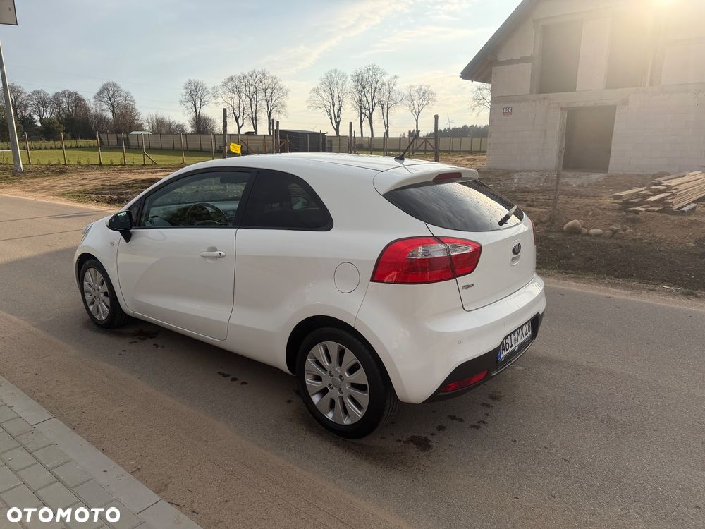 Kia Rio 1.2 Dream Team Edition - 4