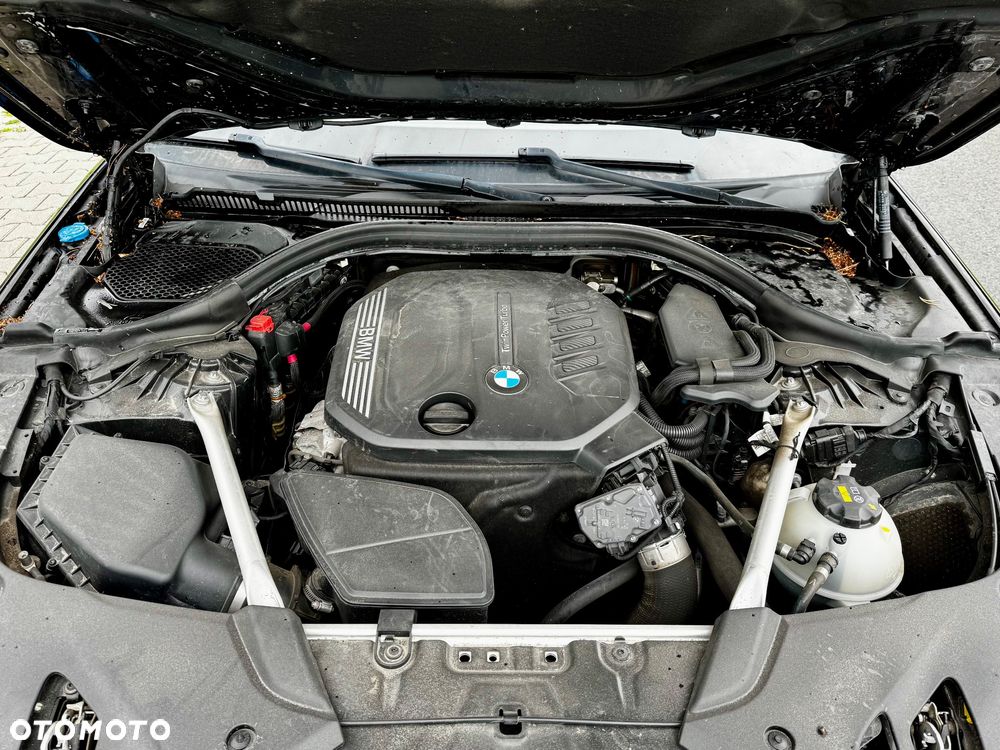 BMW Seria 5 518d Sport Line - 32