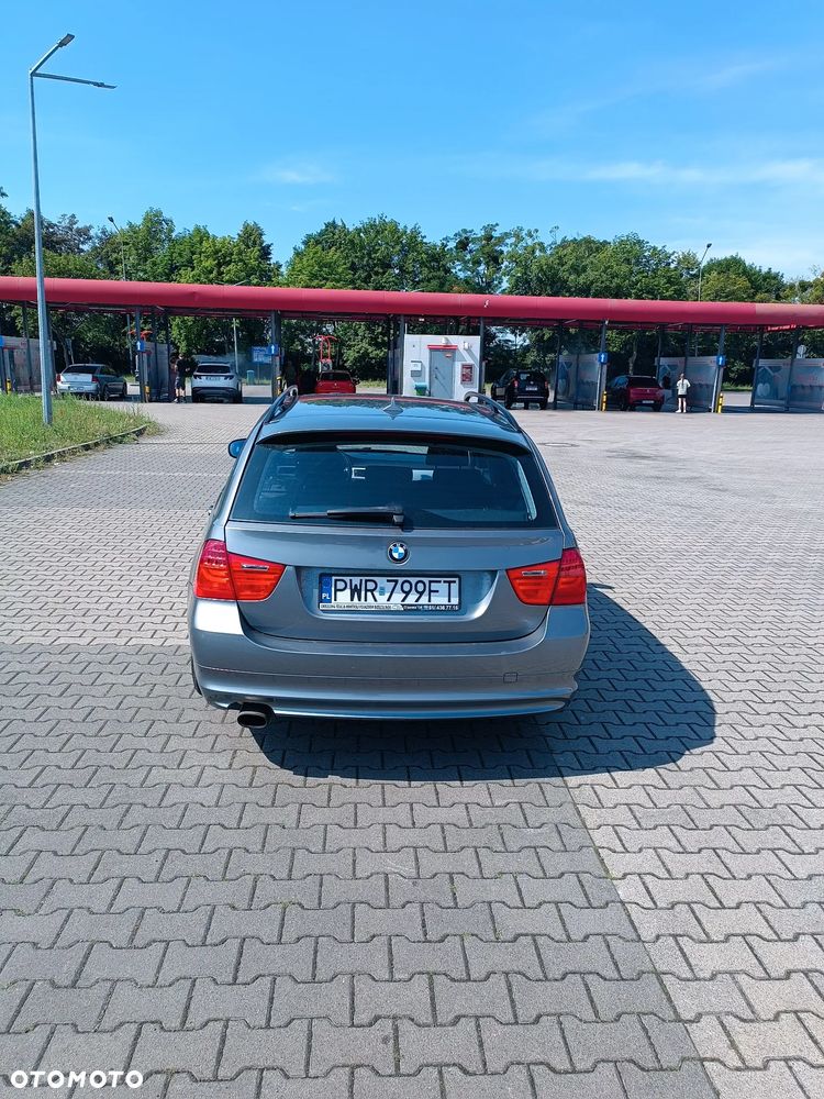 BMW Seria 3 318i - 5