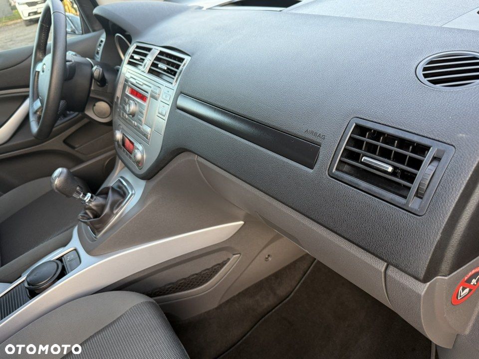 Ford Kuga 2.0 TDCi 2x4 Titanium - 32