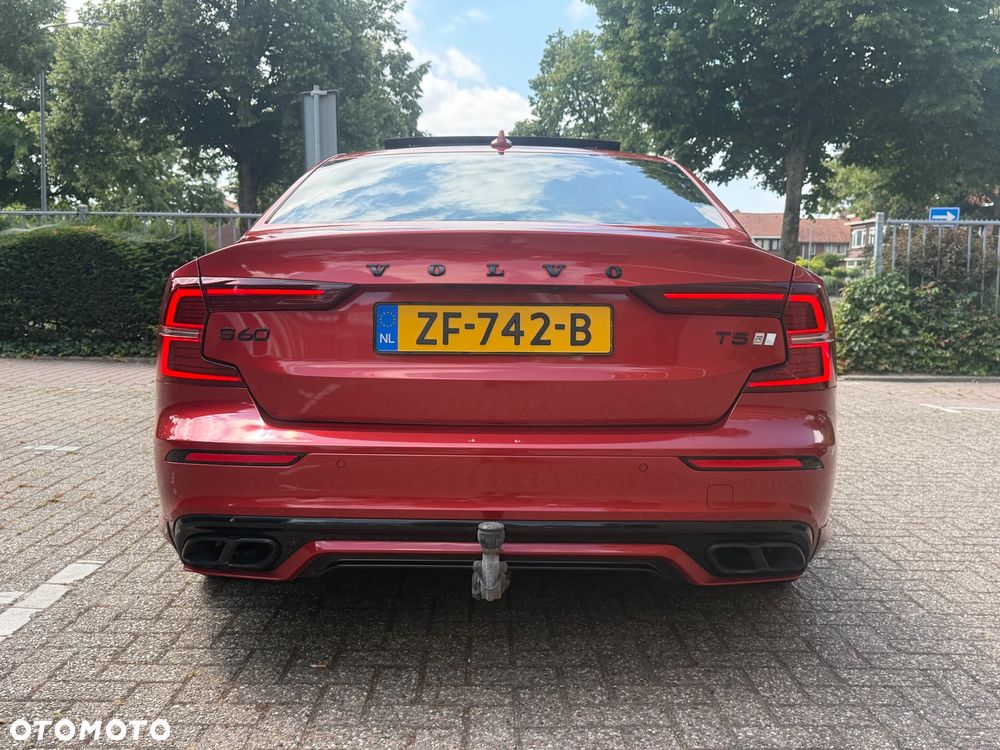 Volvo S60 T5 R-Design First Edition - 3