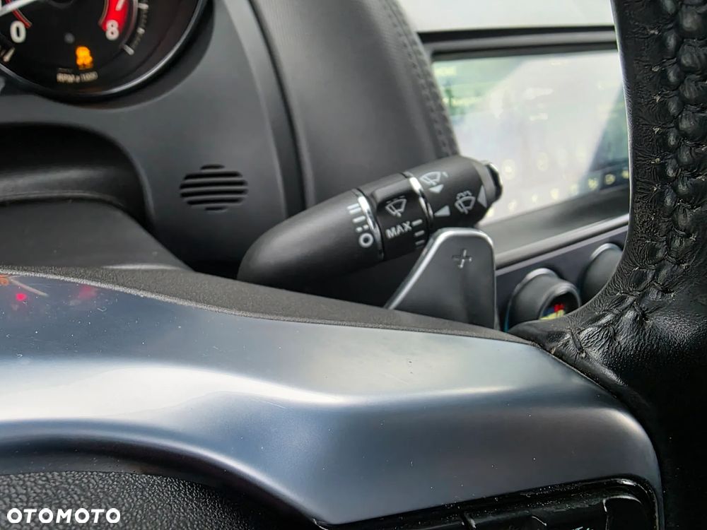 Jaguar F-Type P300 R-Dynamic - 31