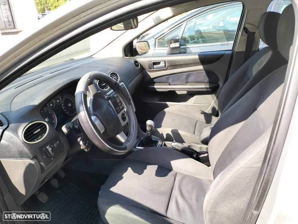 Ford Focus SW 1.4 Sport - 23