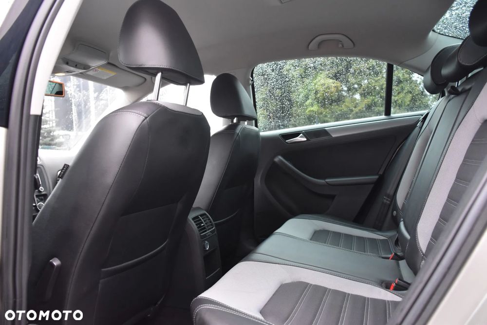 Volkswagen Jetta - 8