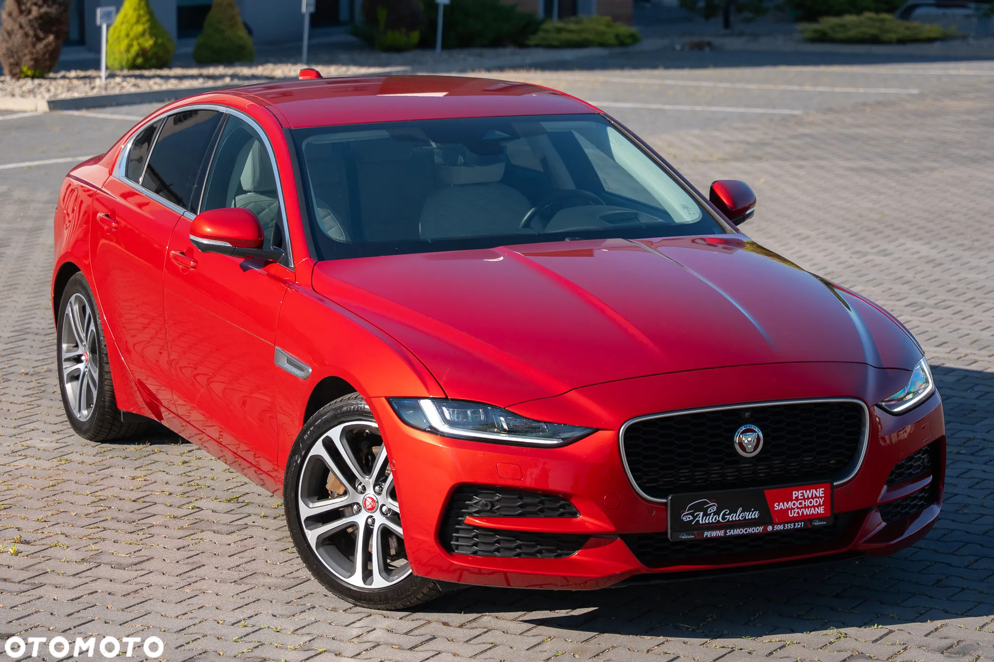 Jaguar XE 2.0 D180 R-Dynamic HSE - 7