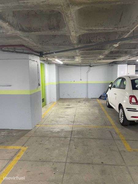 Garagem para arrendar em rua Castilho, 42 - Grande imagem: 2/2