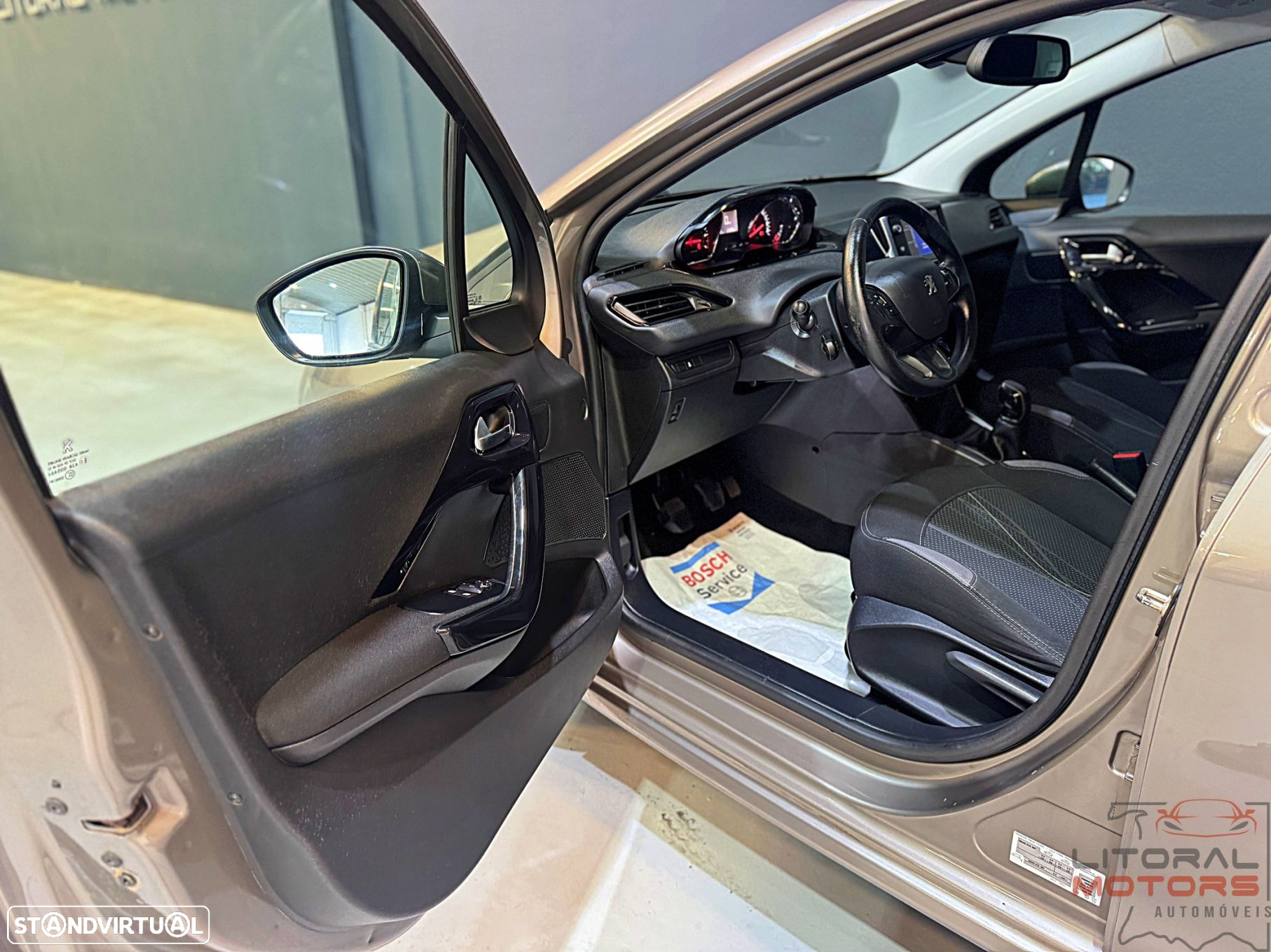 Peugeot 208 1.2 VTi SE Style - 13