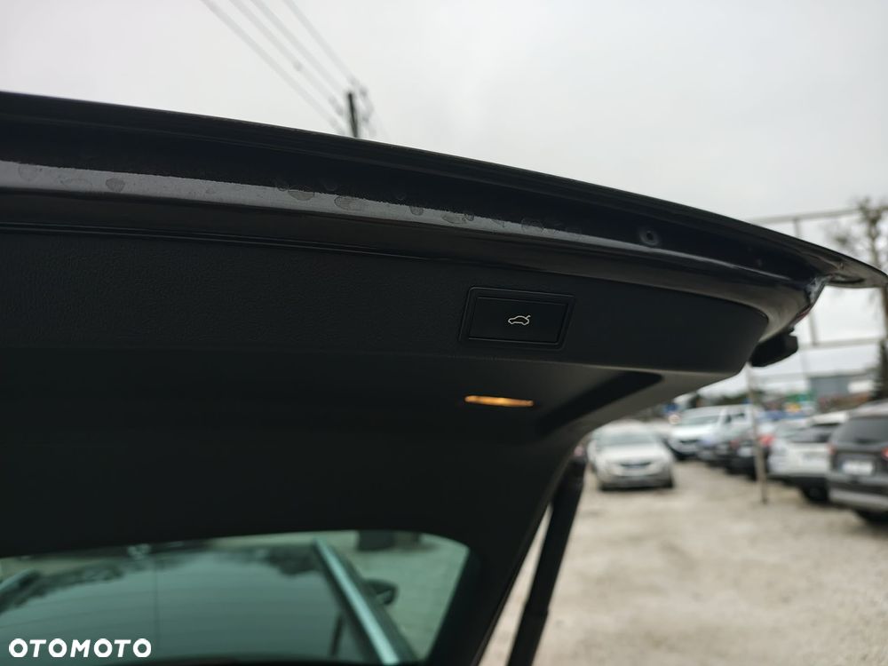 Skoda Superb 2.0 TDI DSG Premium Edition - 9