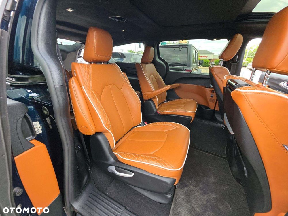 Chrysler Pacifica - 10