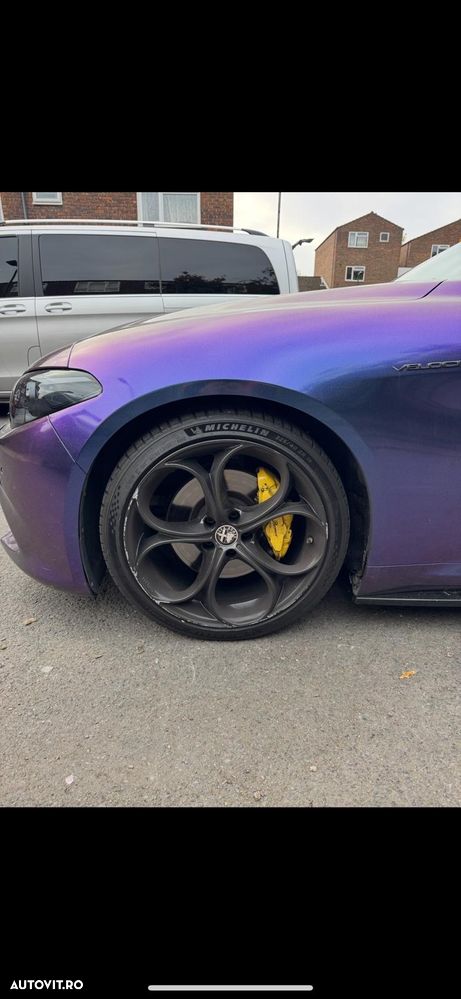 Alfa Romeo Giulia 2.0 Turbo 16V AT8-Q4 Veloce - 10