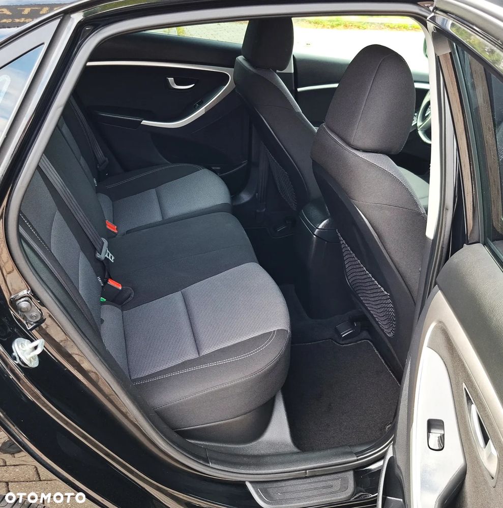 Hyundai i30 blue 1.6 CRDi Style - 23