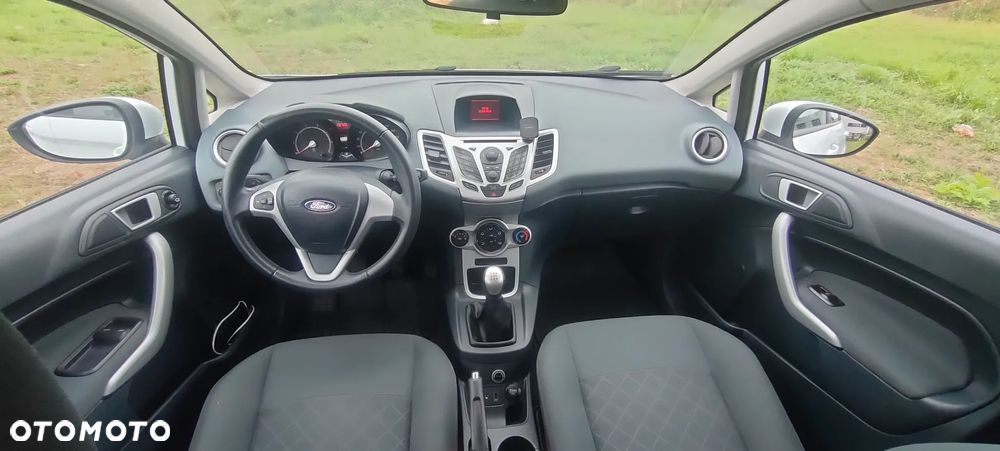 Ford Fiesta 1.25 Ghia - 11
