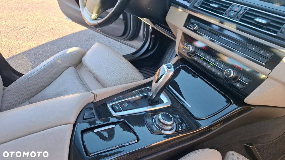 BMW Seria 5 535i xDrive - 17