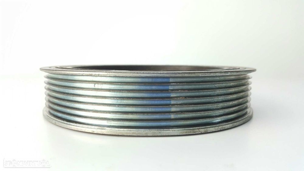 POLI DA CAMBOTA KIA NIRO CONCEPT - 4