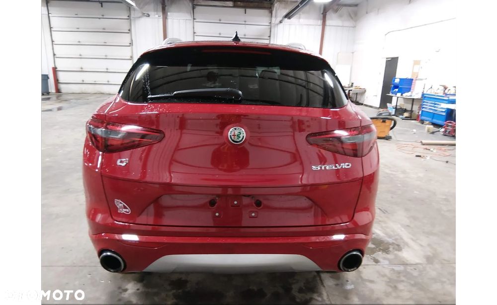 Alfa Romeo Stelvio 2.0 Turbo 16V AT8-Q4 Ti - 7