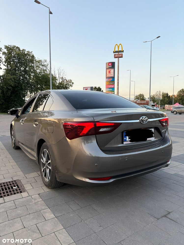 Toyota Avensis - 4