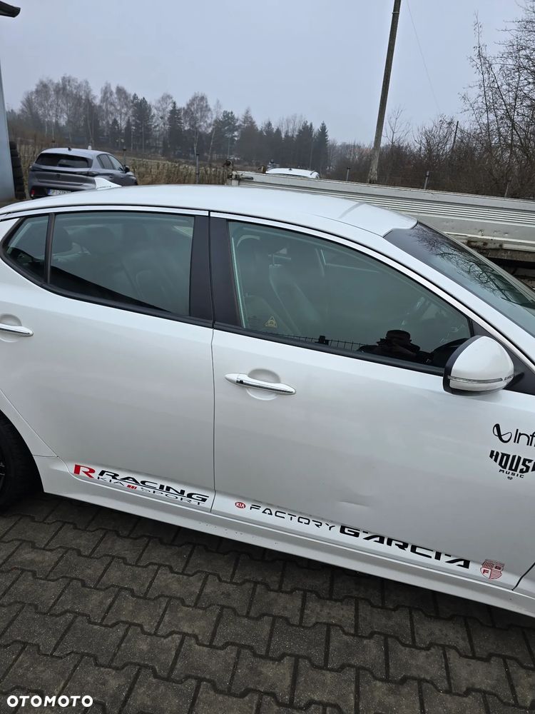 Kia Optima 2.0 L - 6