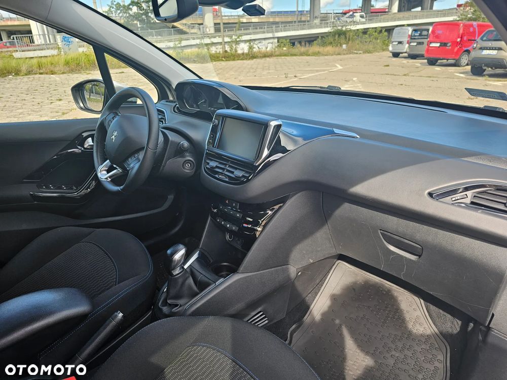 Peugeot 208 1.2 PureTech GPF Signature S&S - 16