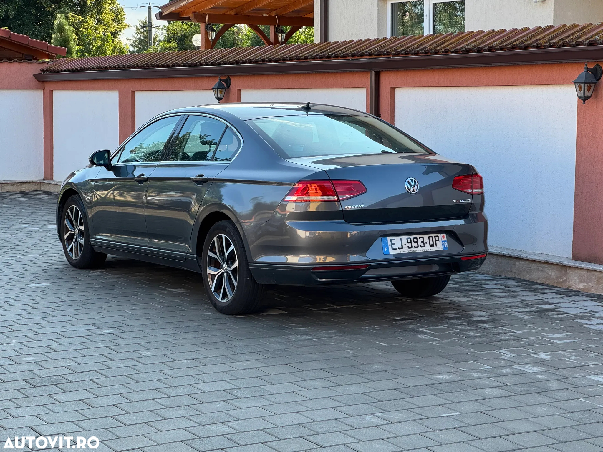 Volkswagen Passat - 15