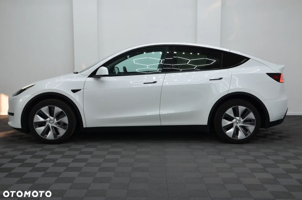 Tesla Model Y Long Range AWD - 6