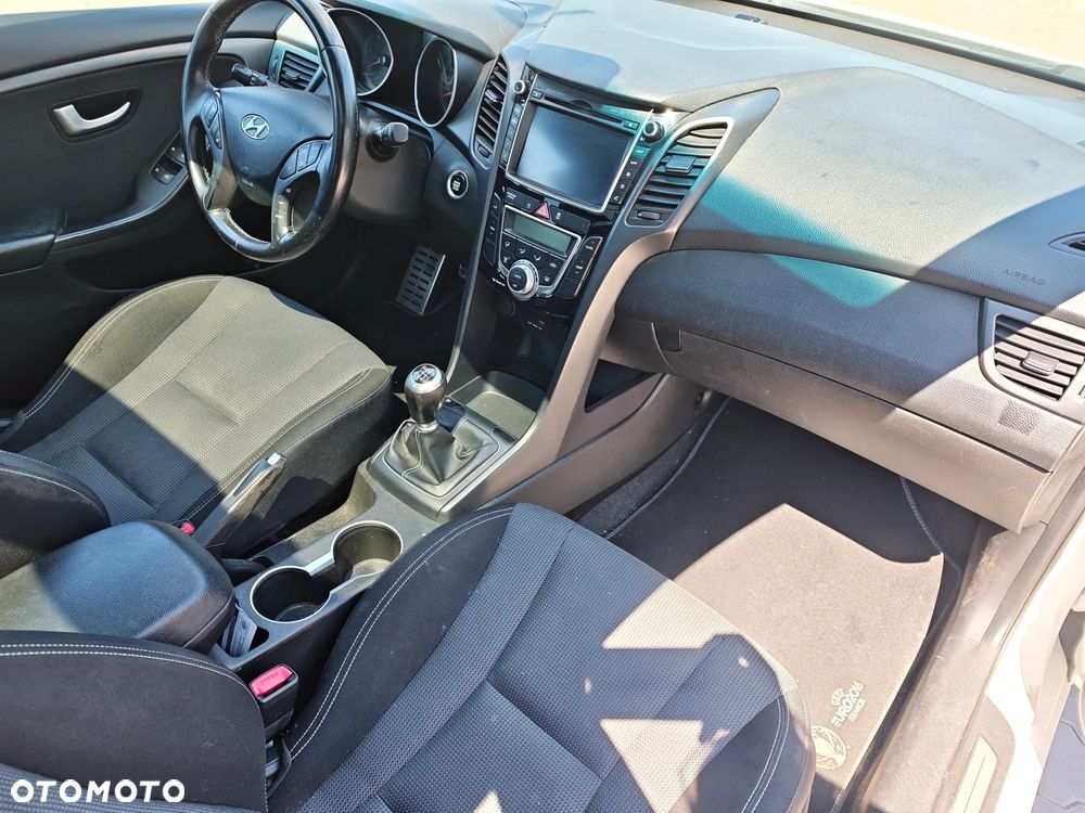 Hyundai i30 1.6 CRDi Fifa World Cup Edition - 28
