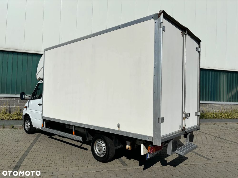 Mercedes-Benz Sprinter - 5