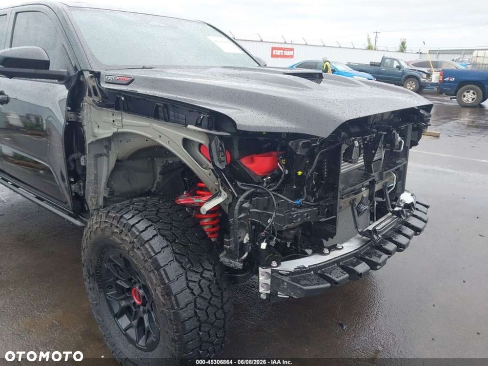 Toyota Tacoma - 4