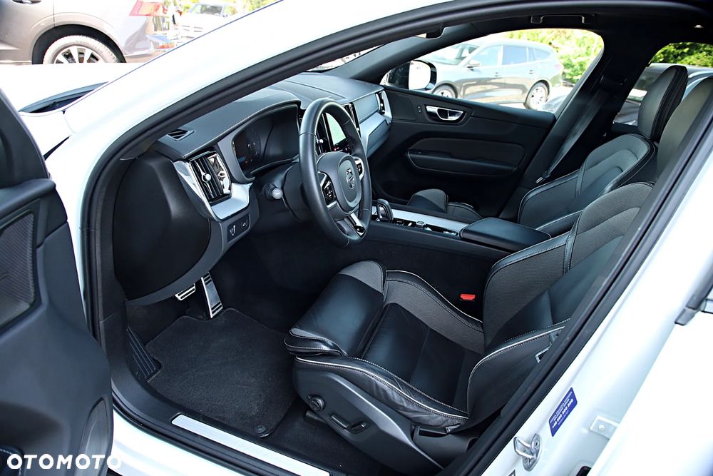 Volvo XC 60 B4 D AWD R-Design - 14