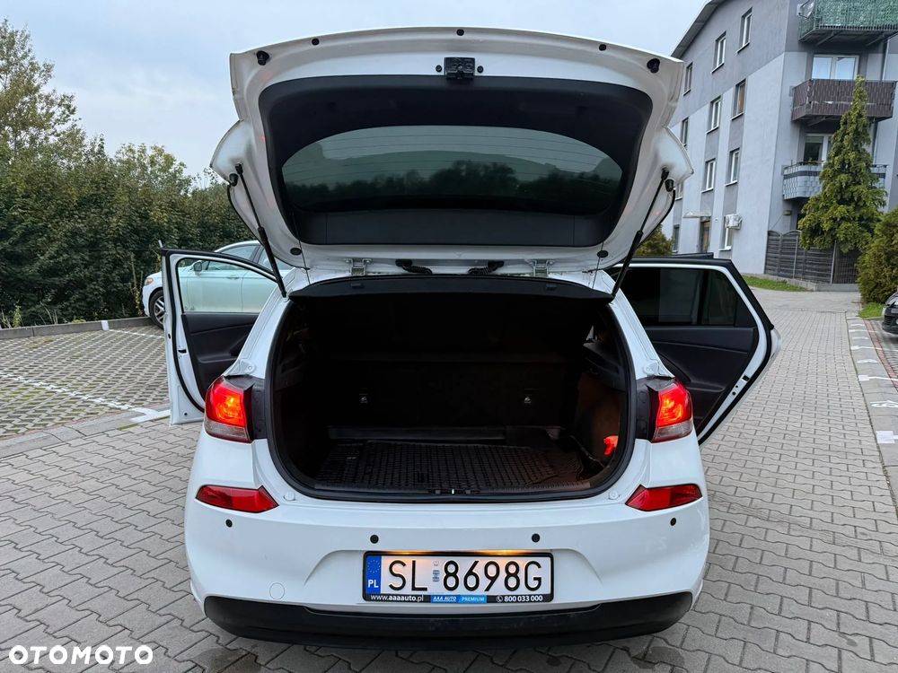 Hyundai i30 1.4 BlueDrive Classic + - 6