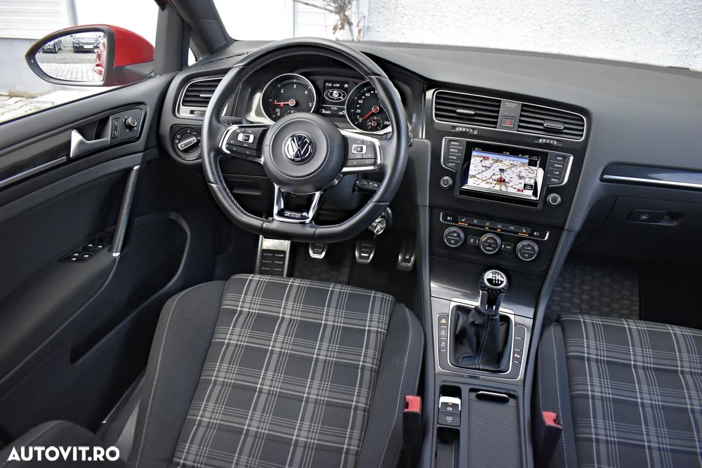 Volkswagen Golf GTD BlueMotion Technology - 12