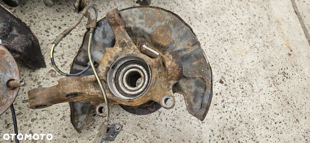 Amortyzator sprężyna lewy prawy przód zwrotnica piasta ABS Toyota Avensis T25 lift 2,2 D-CAT 2008r - 4