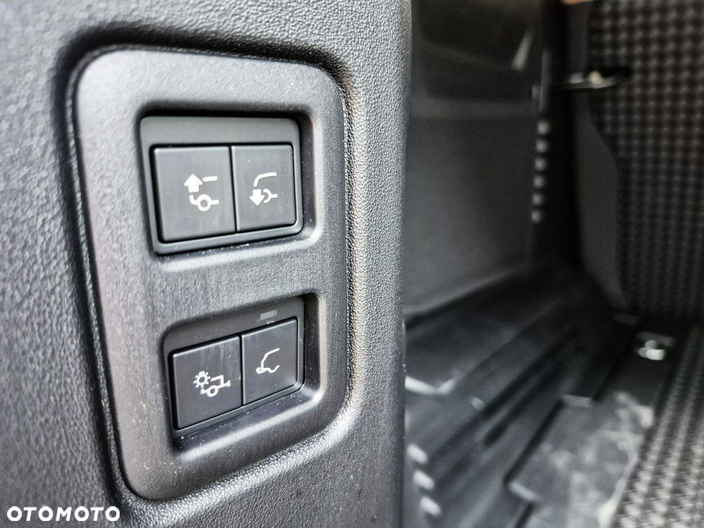 Land Rover Defender - 23