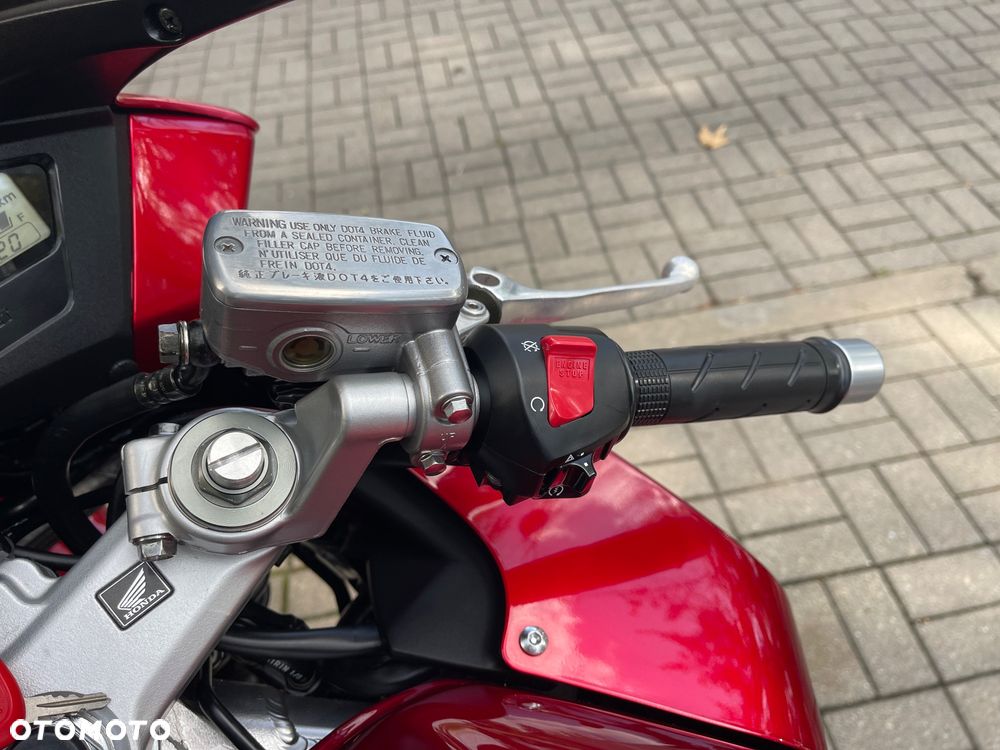 Honda VFR - 9