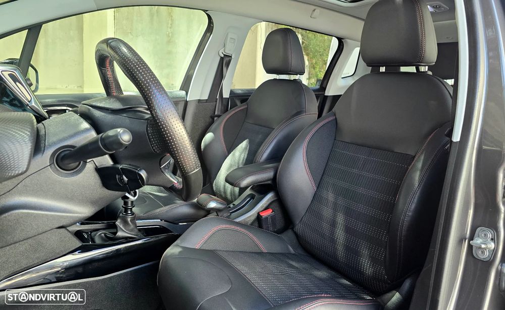 Peugeot 2008 1.2 PureTech GT Line - 11