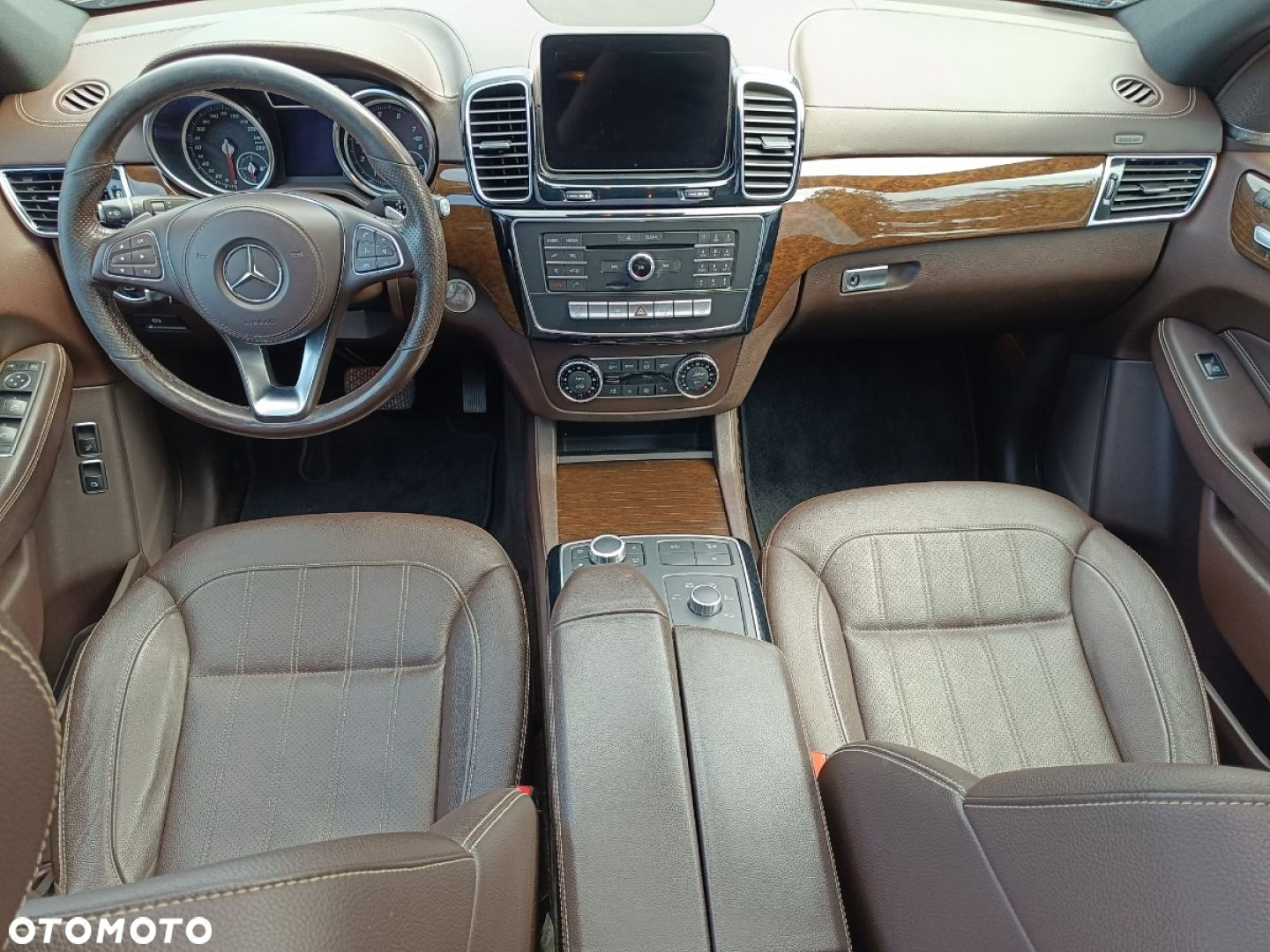 Mercedes-Benz GLS - 29