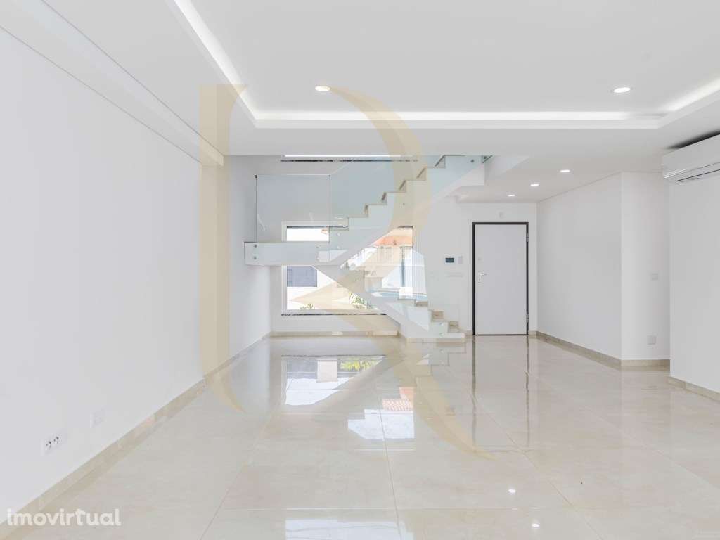 Moradia T4 nova isolada com piscina em Quinta de Valadares - Corroios - Grande imagem: 4/20