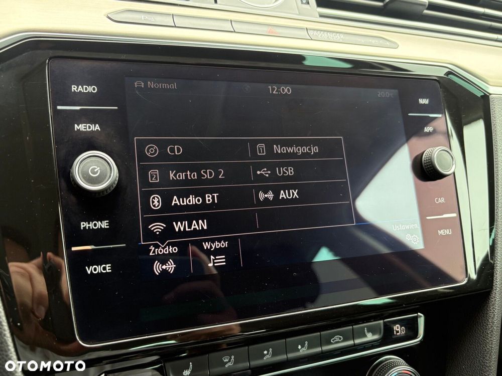 Volkswagen Passat - 33