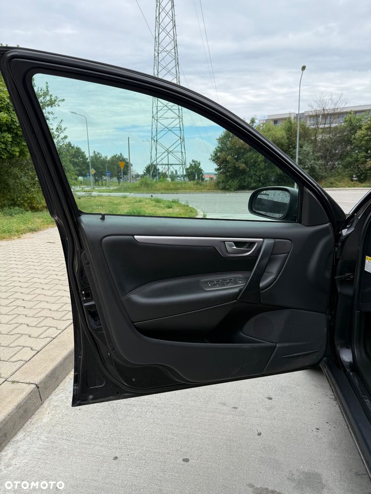 Volvo S60 ver-2-4d5-rubin - 15