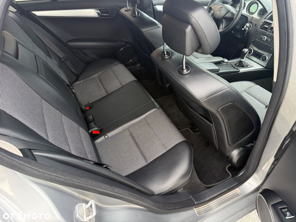 Mercedes-Benz Klasa C 180 Kompressor BlueEFFICIENCY - 20