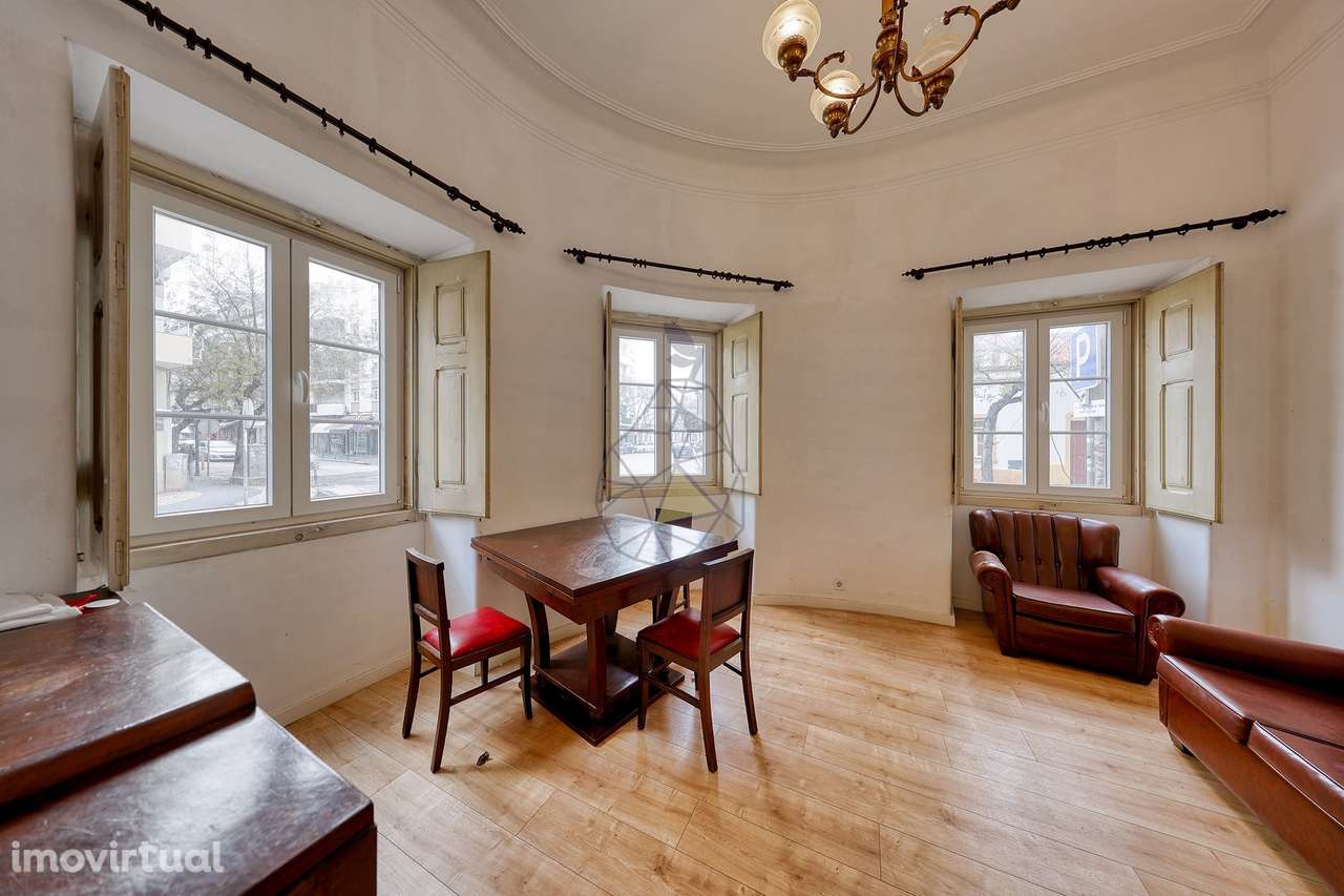 Oportunidade Única de Investimento: Prédio de Charme no Coração de Por - Grande imagem: 3/44