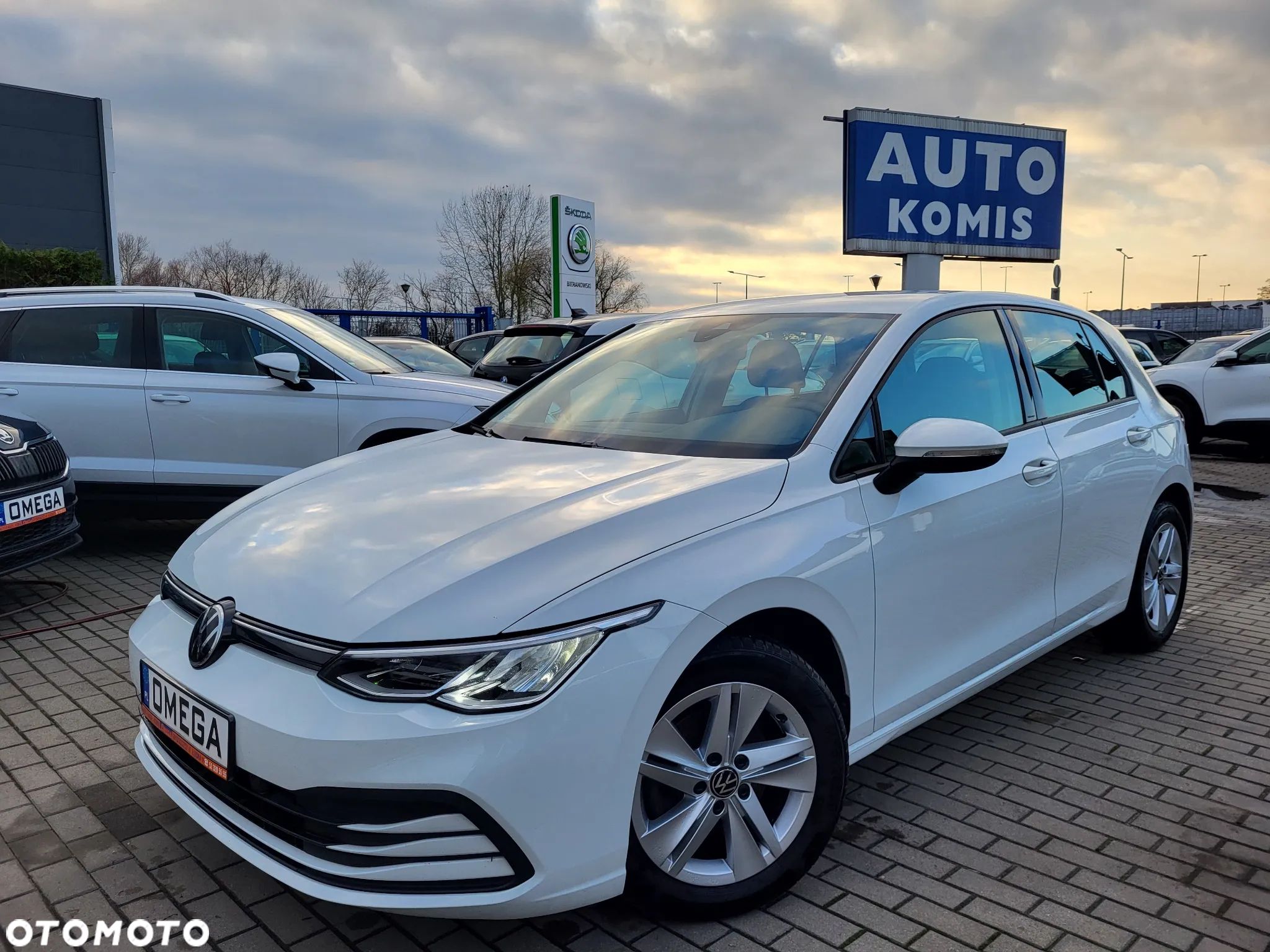 Volkswagen Golf VIII 1.0 TSI - 1