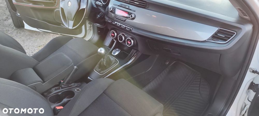 Alfa Romeo Giulietta ver-1-4-tb - 13