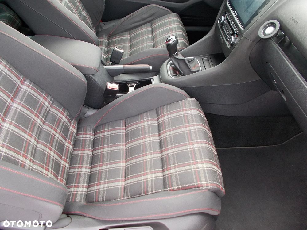 Volkswagen Golf 2.0 GTI - 12