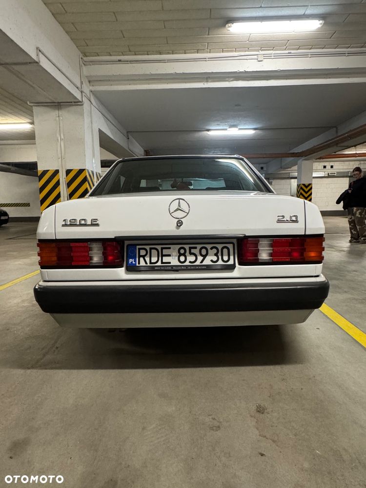 Mercedes-Benz W201 (190) - 2