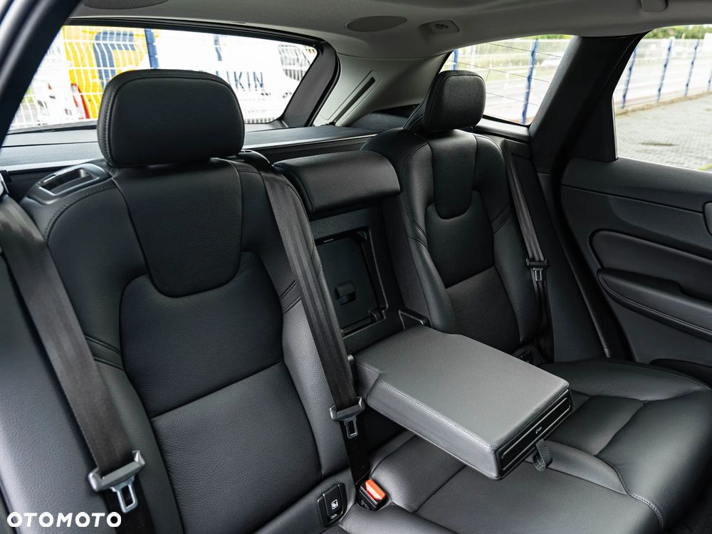 Volvo XC 60 B4 D Plus Bright - 28