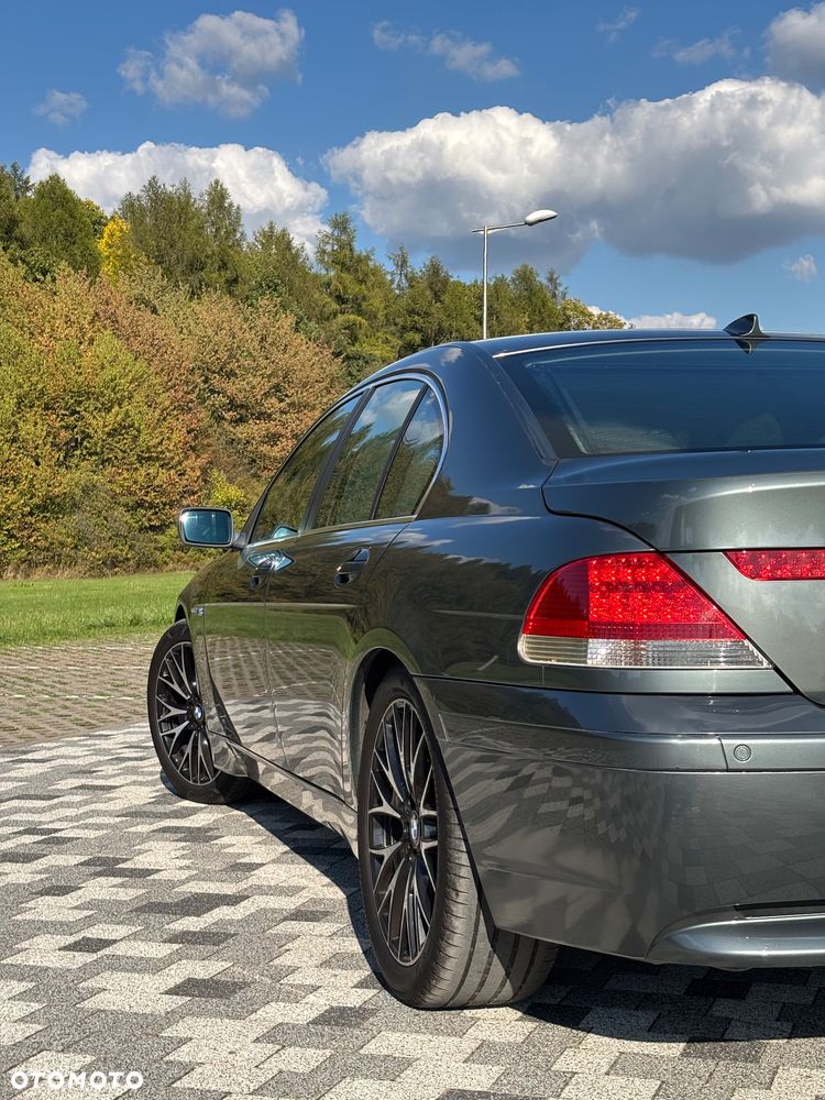 BMW Seria 7 745i - 11