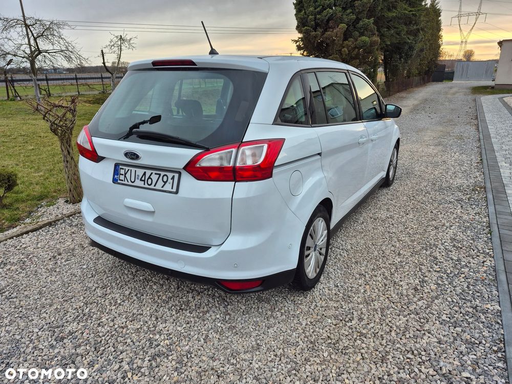 Ford Grand C-MAX - 11