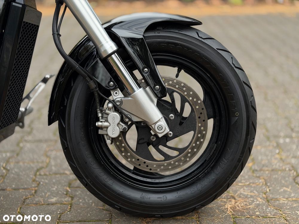 Suzuki Intruder - 13