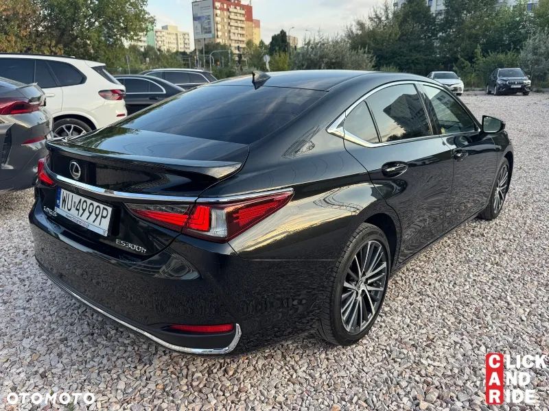 Lexus ES 300h Business Edition + - 11