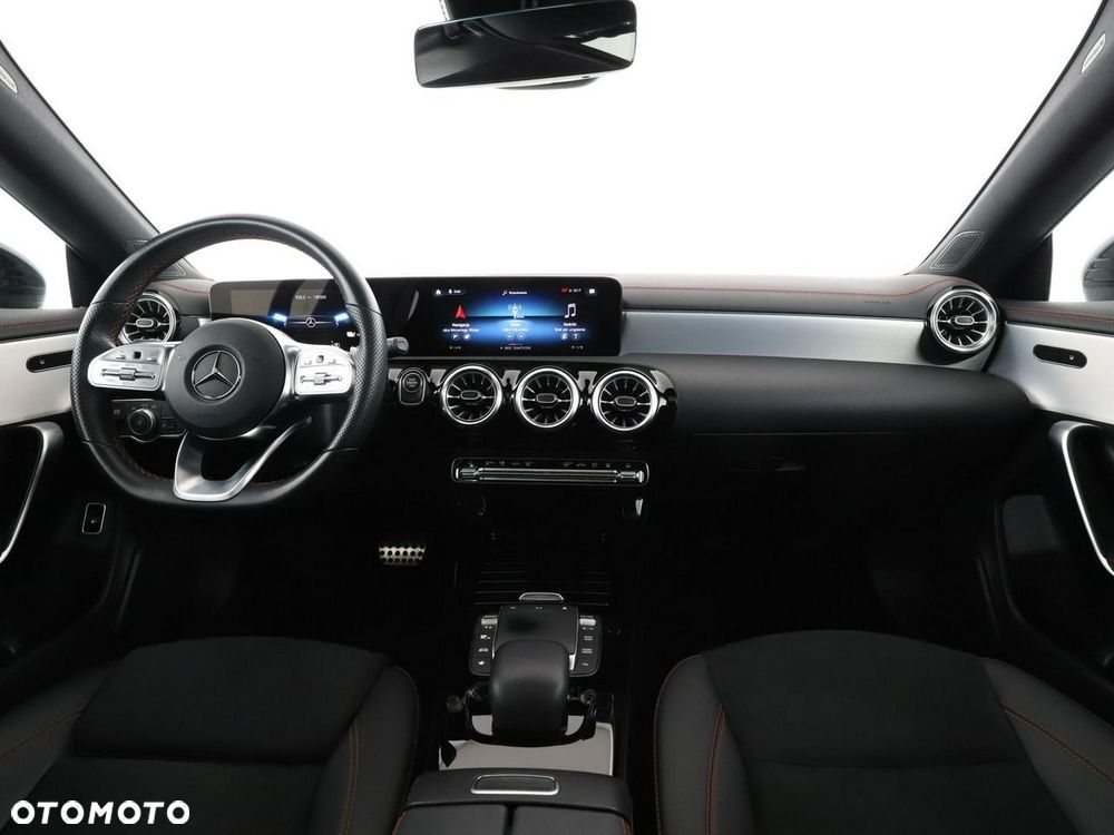 Mercedes-Benz CLA 250 e 8G-DCT AMG Line - 17